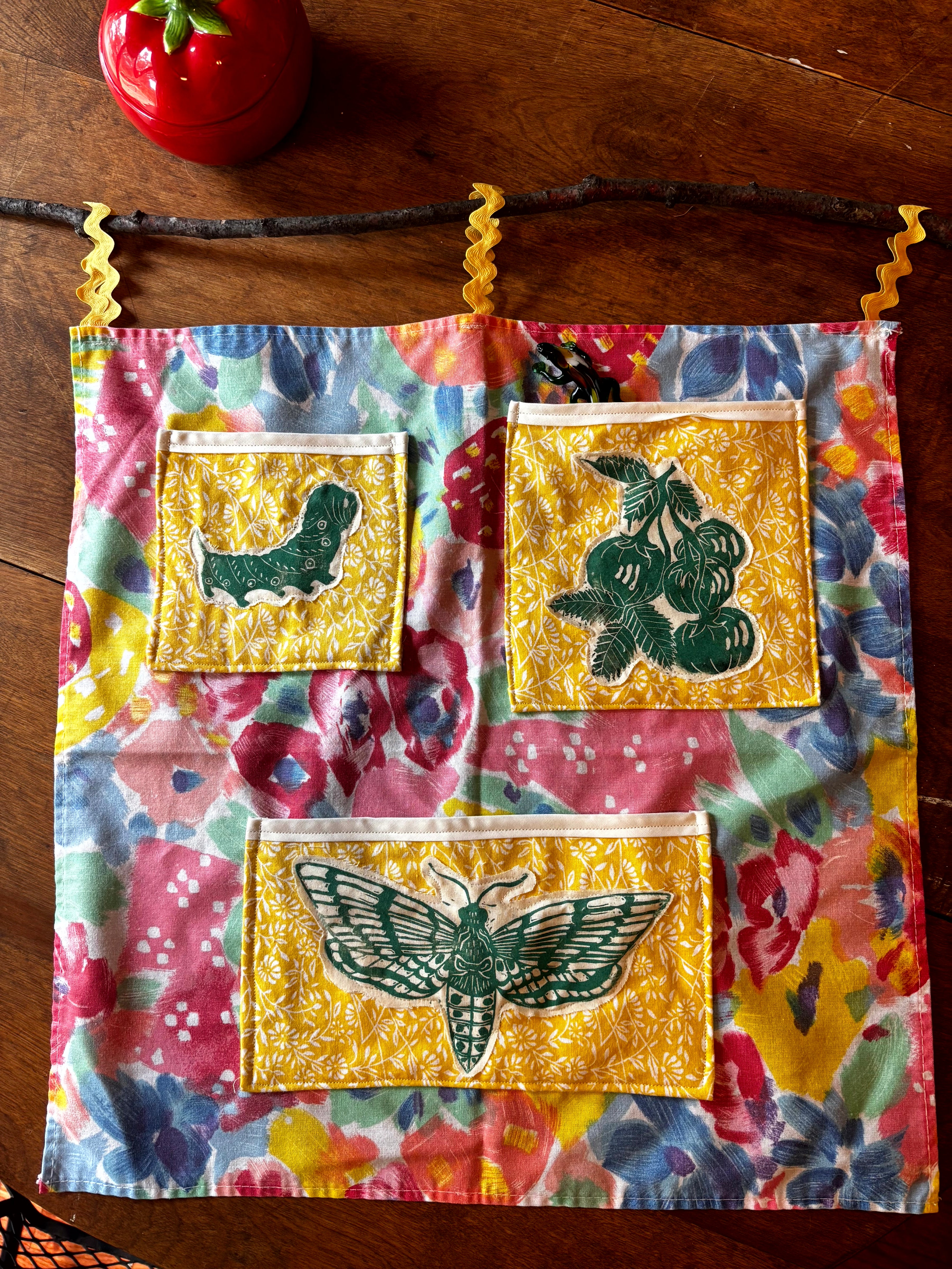 Tomato Hornworm Wall Pockets